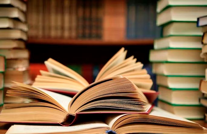 Diving into Poetry: Discovering the Beauty of Verses